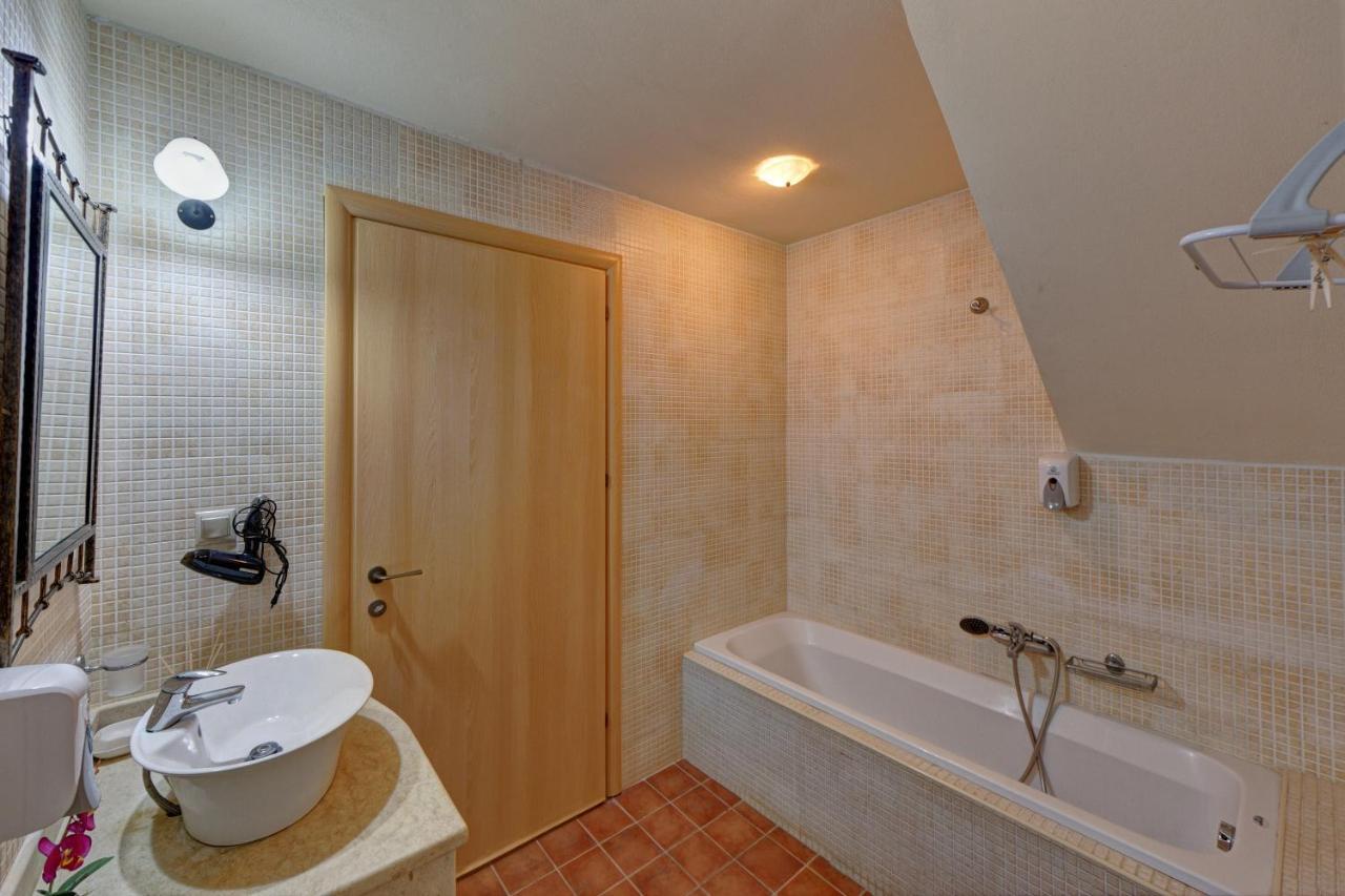Mourtzanakis Residence - Traditional Eco Hotel In Akhládha Buitenkant foto