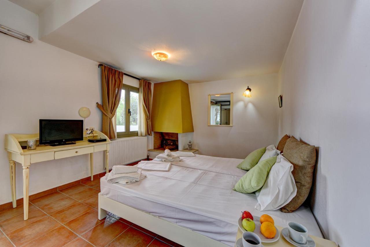 Mourtzanakis Residence - Traditional Eco Hotel In Akhládha Buitenkant foto